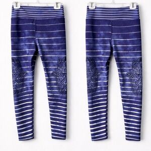 Evolution & Creation EVCR Hamsa Hand Striped Capri Leggings XS Blue White